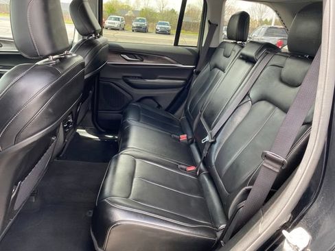Used 2023 Jeep Grand Cherokee Limited AWD/4WD image 18