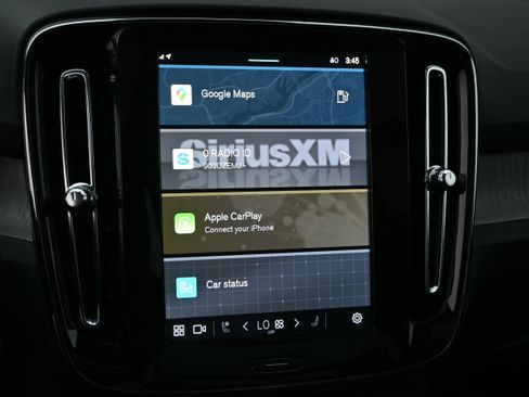 Used 2025 Volvo XC40 B5 Core image 8