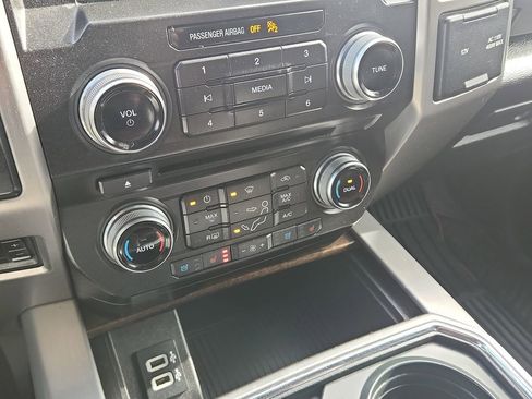 Used 2017 Ford F350 Platinum w/ Platinum Ultimate Package image 26