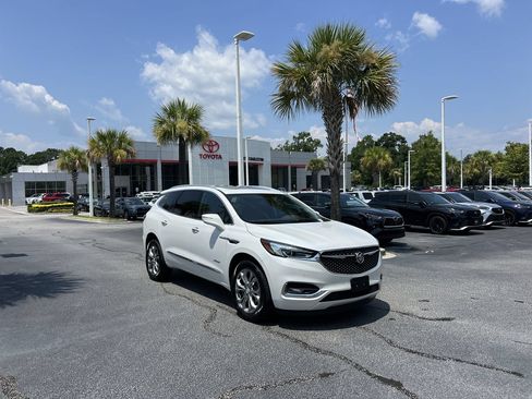 Used 2021 Buick Enclave Avenir w/ Avenir Technology Package AWD/4WD image 2