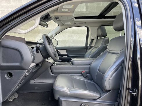 Used 2025 Ford Expedition Active AWD/4WD image 16