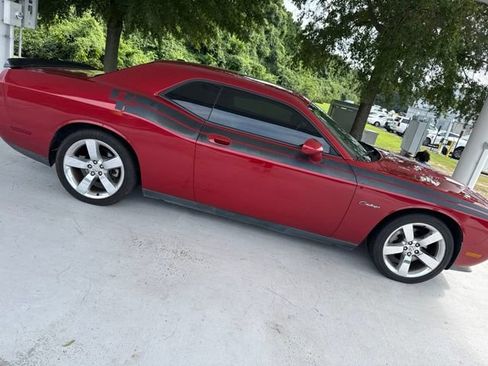 Used 2009 Dodge Challenger R/T RWD image 2
