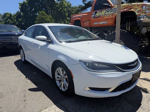 Used 2015 Chrysler 200 Limited FWD image 2