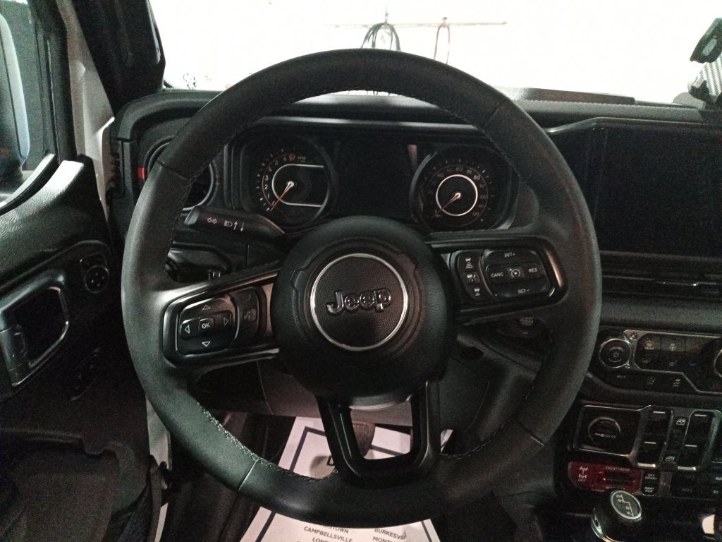Used 2025 Jeep Gladiator Rubicon w/ Convenience Group AWD/4WD image 19