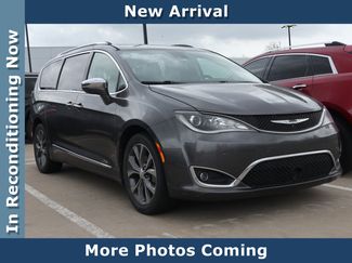 Used 2017 Chrysler Pacifica Limited video 1