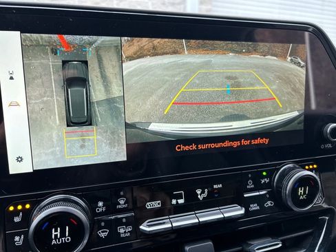 Used 2023 Toyota Highlander Limited image 14