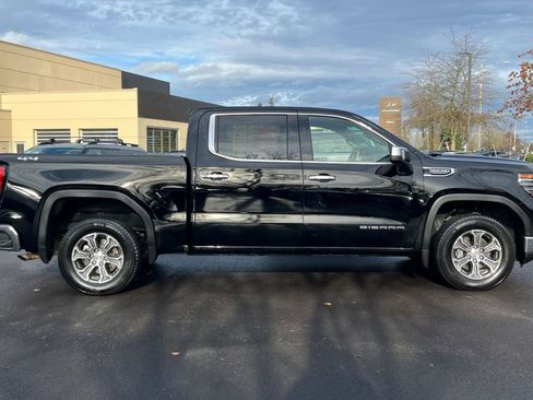 Used 2025 GMC Sierra 1500 SLT image 3