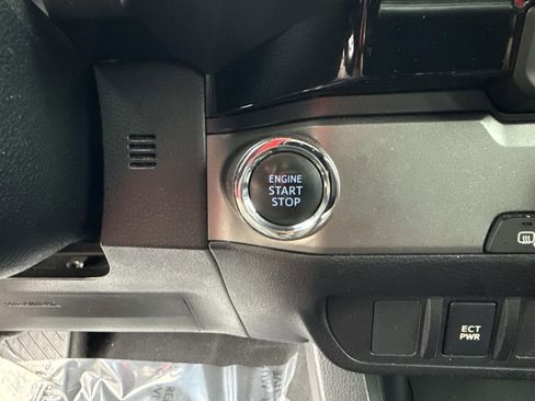 Used 2018 Toyota Tacoma TRD Sport image 31