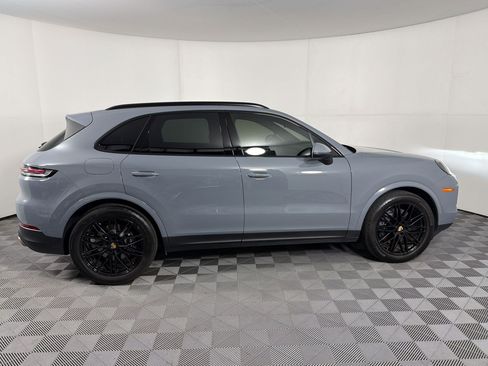 Used 2024 Porsche Cayenne AWD/4WD image 8