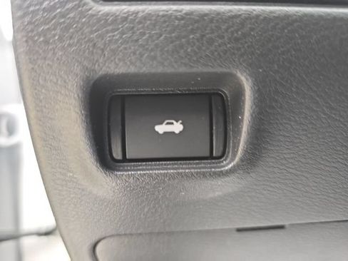 Used 2025 Nissan Sentra S FWD image 34