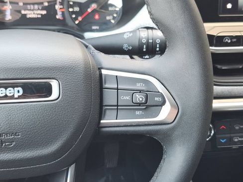 Used 2025 Jeep Compass Latitude AWD/4WD image 28