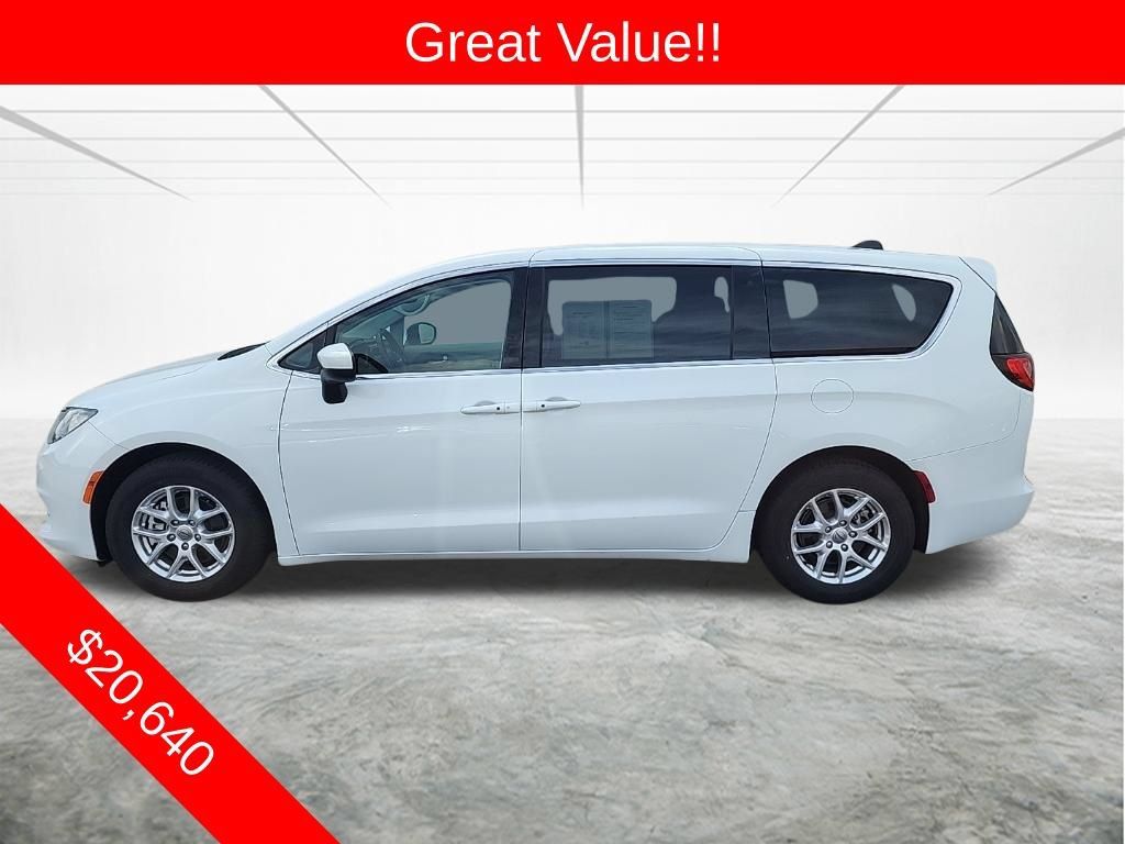 Used 2023 Chrysler Voyager LX FWD image 2