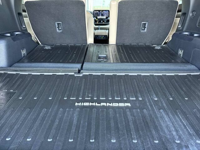 Used 2022 Toyota Highlander Platinum AWD/4WD image 18