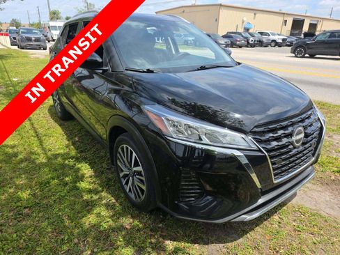 Used 2023 Nissan Kicks SV image 3