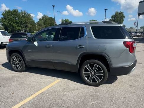Used 2023 GMC Acadia SLT w/ Preferred Package FWD image 6