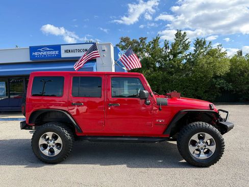 Used 2016 Jeep Wrangler Unlimited Sahara w/ Connectivity Group AWD/4WD image 29