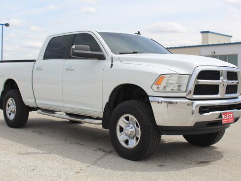 Used 2016 RAM 2500 SLT AWD/4WD image 3