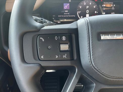 Used 2025 Land Rover Defender 110 V8 image 11