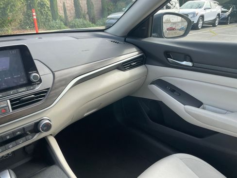 Used 2025 Nissan Altima 2.5 SV image 35