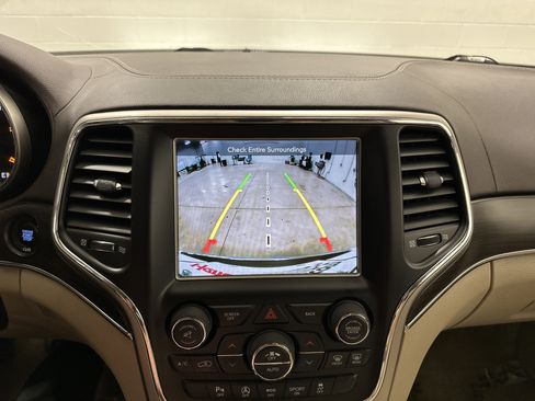 Used 2017 Jeep Grand Cherokee Overland image 25