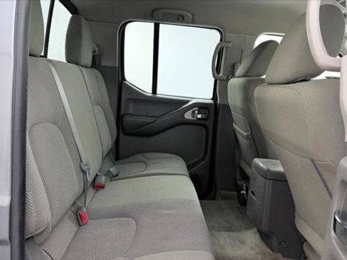 Used 2018 Nissan Frontier SV AWD/4WD image 16