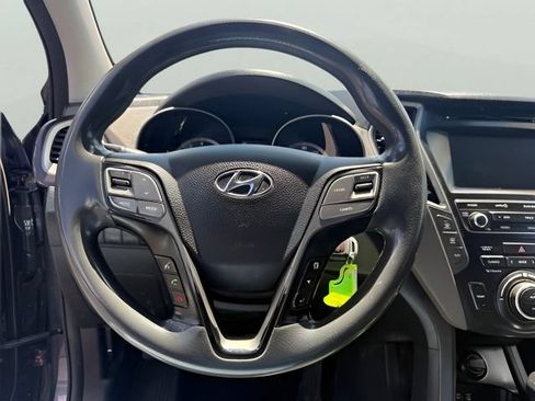 Used 2017 Hyundai Santa Fe SE AWD/4WD image 18