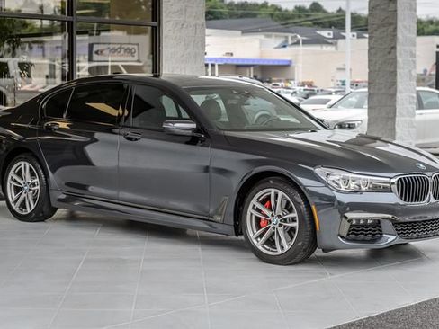 Used 2019 BMW 740i w/ M Sport Package RWD image 4