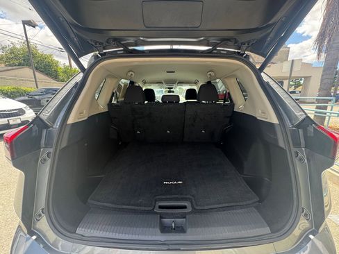 Used 2025 Nissan Rogue SV FWD image 33