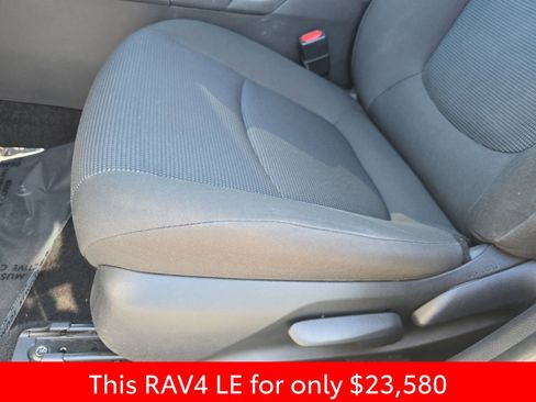 Used 2022 Toyota RAV4 LE image 33