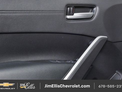 Used 2025 Toyota Corolla Cross XLE FWD image 6