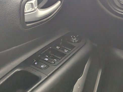 Used 2023 Jeep Renegade Latitude image 18