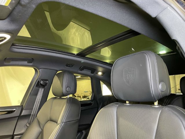 Certified 2026 Porsche Macan AWD/4WD image 18