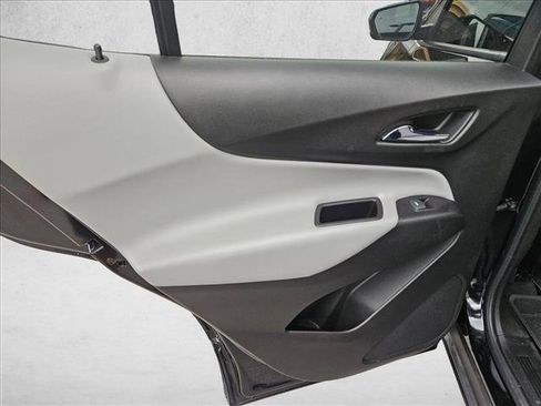 Used 2022 Chevrolet Equinox LS w/ LS Convenience Package FWD image 13