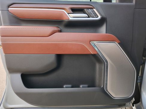 Used 2025 GMC Sierra 2500 Denali Ultimate image 31