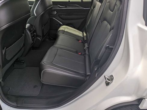 New 2024 Jeep Grand Cherokee Overland w/ Advanced Protech Group III AWD/4WD image 28