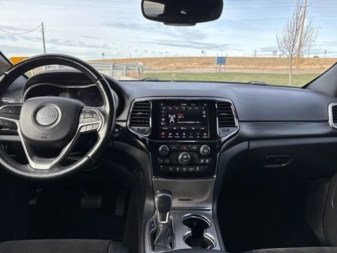 Used 2020 Jeep Grand Cherokee Altitude image 12
