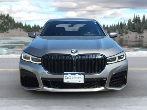 Used 2022 BMW 750i xDrive 750i xDrive Sedan 4D image 2