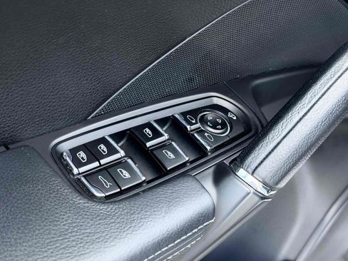 Used 2015 Porsche Cayenne S AWD/4WD image 17
