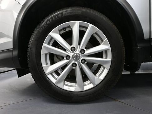 Used 2017 Nissan Rogue Sport SV AWD/4WD image 16