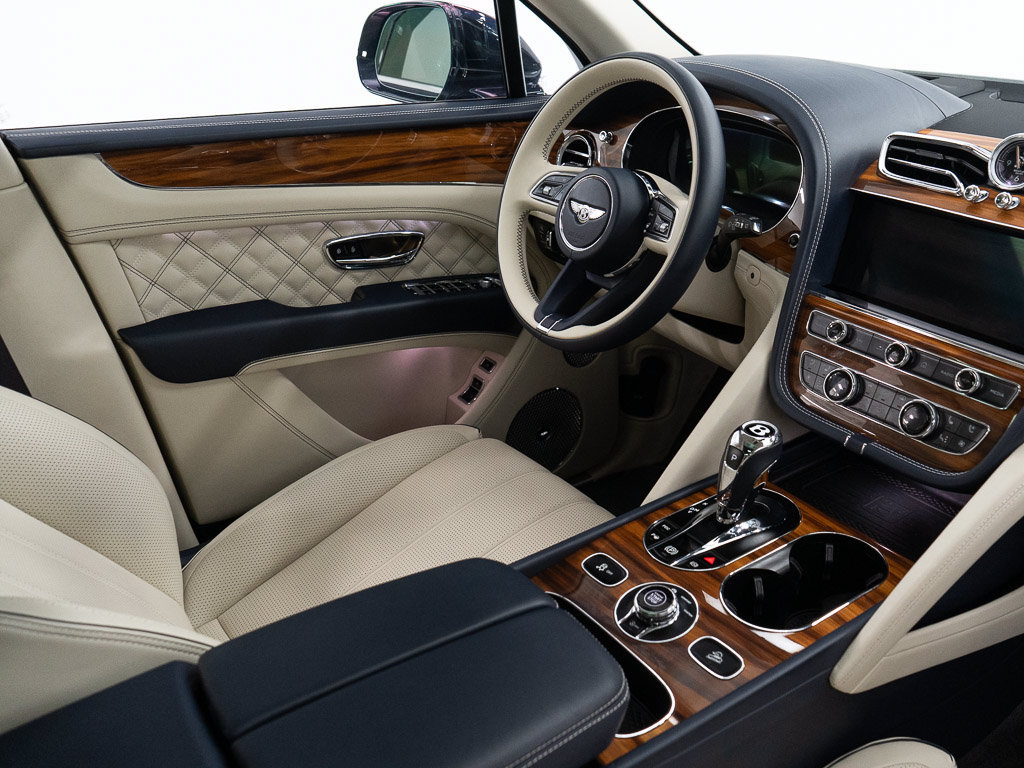 Certified 2022 Bentley Bentayga AWD/4WD image 28