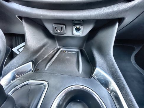 Used 2022 Chevrolet Traverse LT FWD image 34