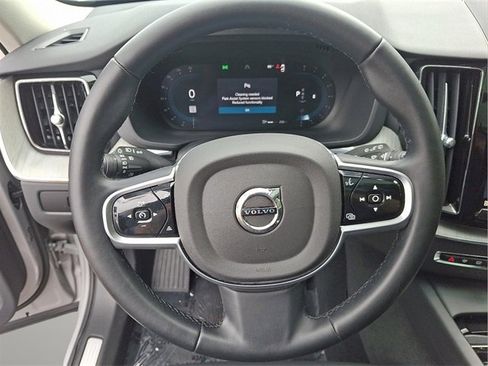 Certified 2025 Volvo XC60 B5 Plus image 19
