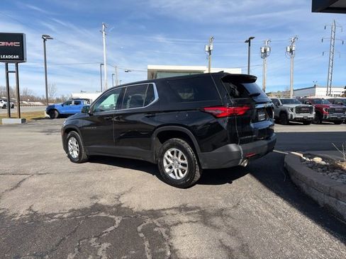 Used 2022 Chevrolet Traverse LS image 3