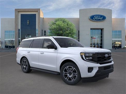 New 2025 Ford Expedition Active image 7