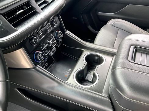 Used 2023 Chevrolet Suburban Premier image 16