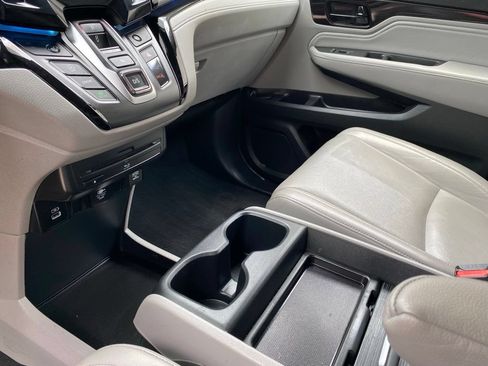 Used 2023 Honda Odyssey Touring image 13