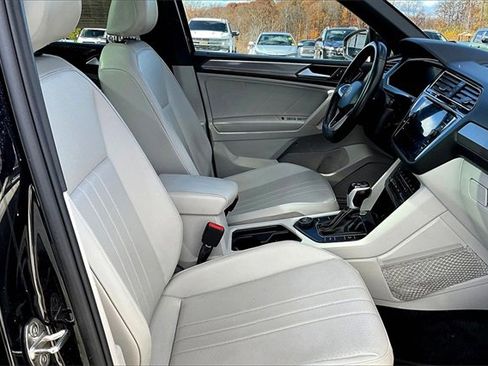 Used 2023 Volkswagen Tiguan SE R-Line image 22