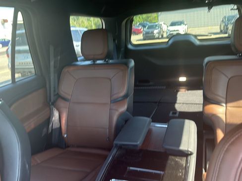 Used 2024 Lincoln Navigator Reserve w/ Equipment Group 201A AWD/4WD image 3