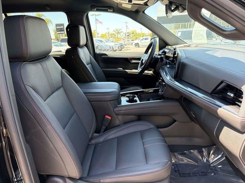 Used 2026 Chevrolet Suburban RST RWD image 31