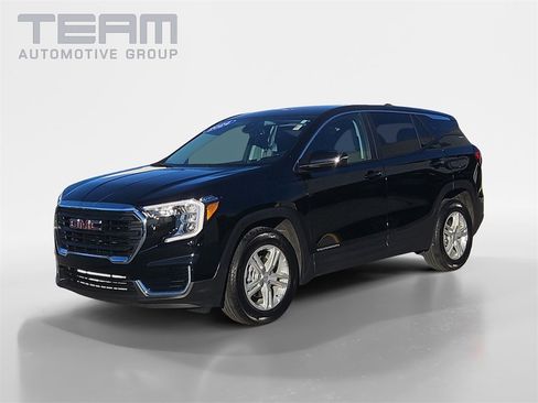 Used 2024 GMC Terrain SLE image 3